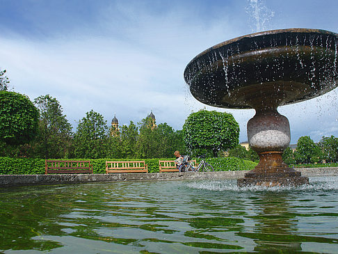 Brunnen im Hofgarten Fotos